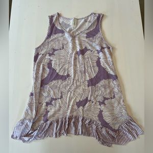 3/$15 🌺 honeyme top